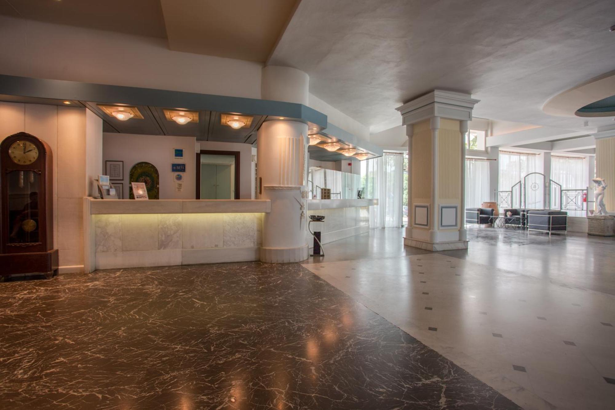 Atlantis Hotel Lambi  Extérieur photo